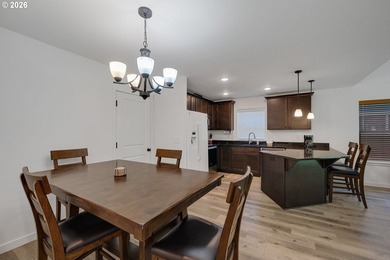 Here is the coastal property for you! This beautiful great room - photo 8