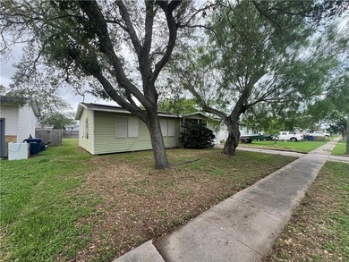 Welcome Home! This 3 bedroom 1 bath home in Oso Place - photo 2