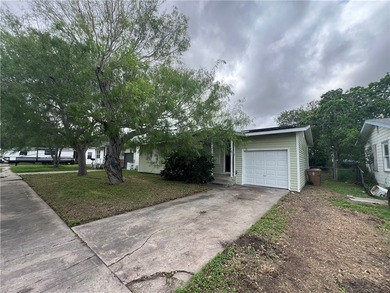 Welcome Home! This 3 bedroom 1 bath home in Oso Place - photo 3