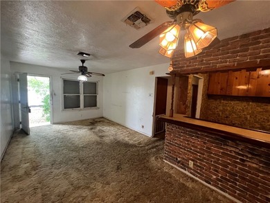 Welcome Home! This 3 bedroom 1 bath home in Oso Place - photo 5
