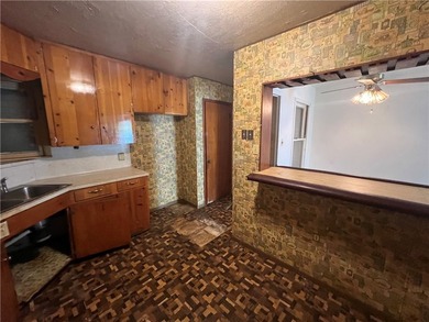 Welcome Home! This 3 bedroom 1 bath home in Oso Place - photo 7