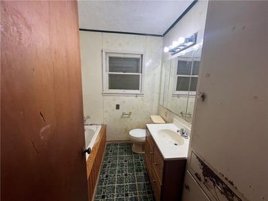 Welcome Home! This 3 bedroom 1 bath home in Oso Place - photo 9