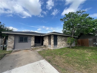 Three bedroom two bath home in Village On The Green subdivision - photo 1