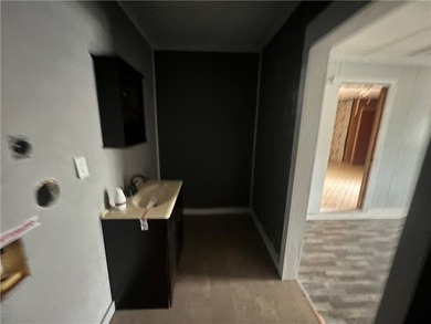 Three bedroom two bath home in Village On The Green subdivision - photo 4