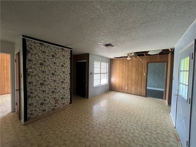 Three bedroom two bath home in Village On The Green subdivision - photo 7