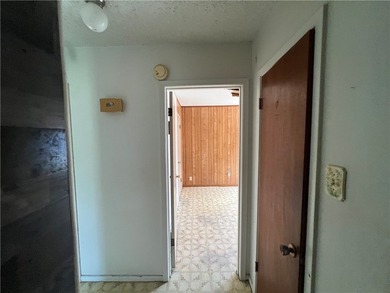 Three bedroom two bath home in Village On The Green subdivision - photo 8