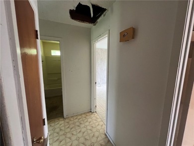 Three bedroom two bath home in Village On The Green subdivision - photo 9