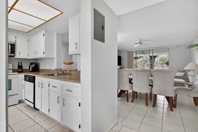 Beautiful FIRST floor unit, soothing colors, bright and airy! - photo 12