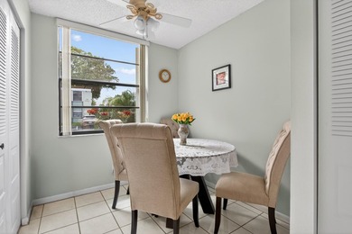 Beautiful FIRST floor unit, soothing colors, bright and airy! - photo 15
