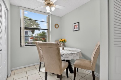 Beautiful FIRST floor unit, soothing colors, bright and airy! - photo 16