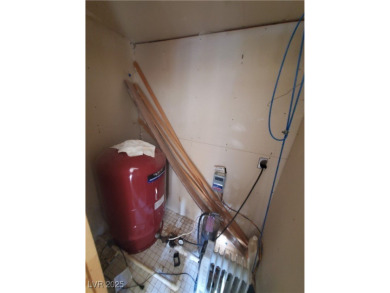 Mt. Wilson cabin on 5.11 acres with incredible views!! There are