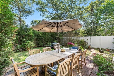 Welcome to this beautifully maintained 4-bedroom, 2-bathroom - photo 18