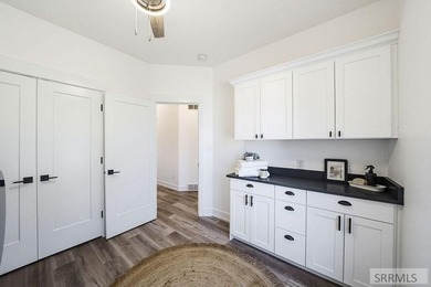 Set in Belmont Estates neighborhood, this impeccably maintained - photo 19