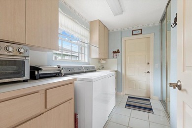 Beautiful 2Bd, 2Ba waterfront POOL villa. Ideally located in the - photo 21