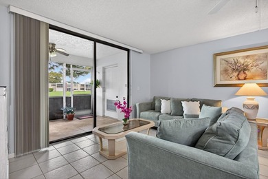 Beautiful FIRST floor unit, soothing colors, bright and airy! - photo 22