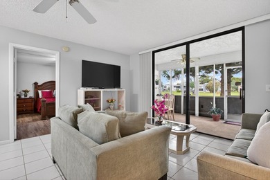 Beautiful FIRST floor unit, soothing colors, bright and airy! - photo 24
