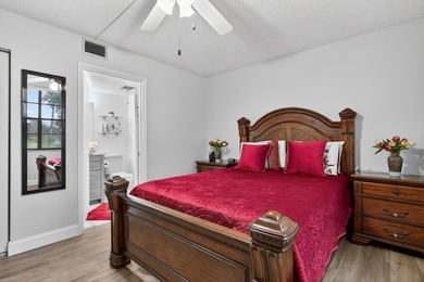 Beautiful FIRST floor unit, soothing colors, bright and airy! - photo 26