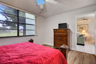 Beautiful FIRST floor unit, soothing colors, bright and airy! - photo 27