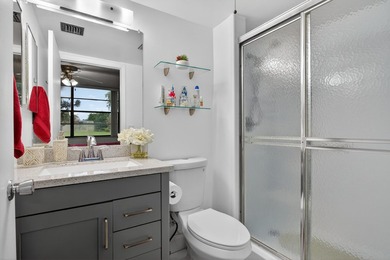 Beautiful FIRST floor unit, soothing colors, bright and airy! - photo 28