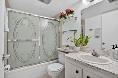 Beautiful FIRST floor unit, soothing colors, bright and airy! - photo 30