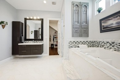 Agent Friendly. Multi-Generational Living with two complete - photo 11