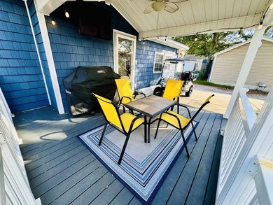 SELLER MOTIVATED PRICE! Adorable 2 bed/1 bath Retro Beach House - photo 12