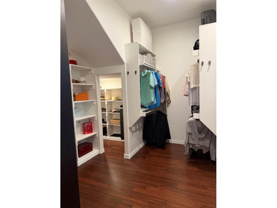 Agent Friendly. Multi-Generational Living with two complete - photo 13
