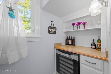 Welcome to this inviting waterfront retreat located in the - photo 18