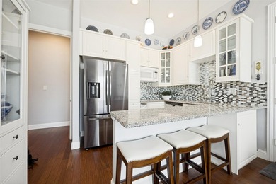Agent Friendly. Multi-Generational Living with two complete - photo 18
