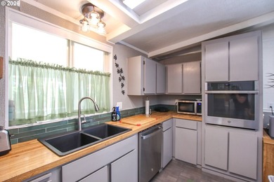 Move-in ready 3-bedroom, 2-bath home offering 1,502 square feet - photo 18