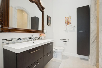 Agent Friendly. Multi-Generational Living with two complete - photo 20