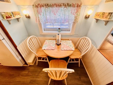 SELLER MOTIVATED PRICE! Adorable 2 bed/1 bath Retro Beach House - photo 21