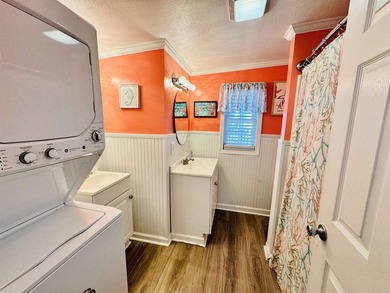 SELLER MOTIVATED PRICE! Adorable 2 bed/1 bath Retro Beach House - photo 22