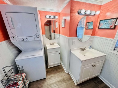 SELLER MOTIVATED PRICE! Adorable 2 bed/1 bath Retro Beach House - photo 23