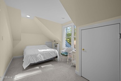 Welcome to this inviting waterfront retreat located in the - photo 23