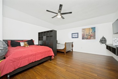 Agent Friendly. Multi-Generational Living with two complete - photo 24