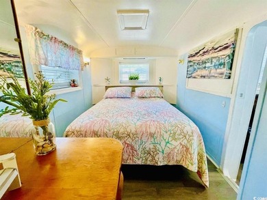 SELLER MOTIVATED PRICE! Adorable 2 bed/1 bath Retro Beach House - photo 25
