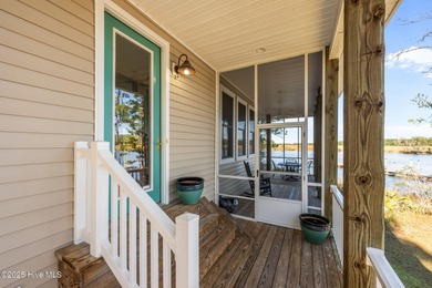Welcome to this inviting waterfront retreat located in the - photo 31