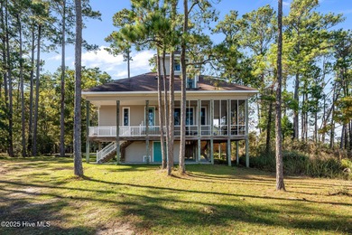 Welcome to this inviting waterfront retreat located in the - photo 32