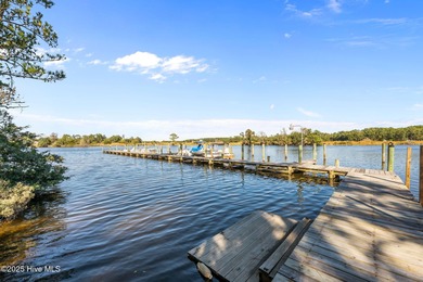 Welcome to this inviting waterfront retreat located in the - photo 34