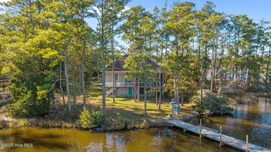 Welcome to this inviting waterfront retreat located in the - photo 38