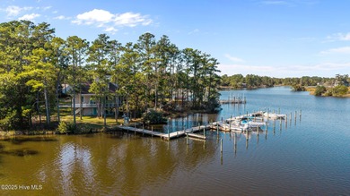 Welcome to this inviting waterfront retreat located in the - photo 41