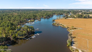 Welcome to this inviting waterfront retreat located in the - photo 42