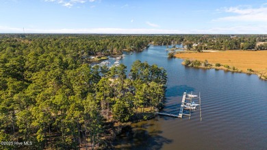 Welcome to this inviting waterfront retreat located in the - photo 47