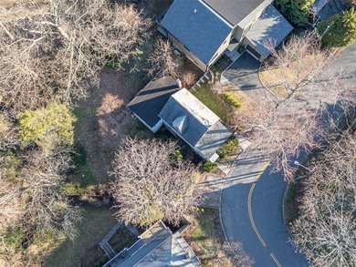 Set on approximately 0.20 acres in a desirable Larchmont - photo 2