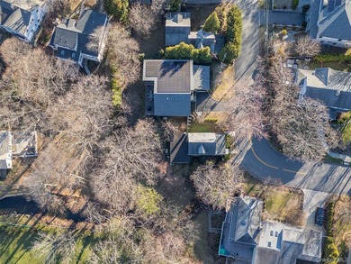 Set on approximately 0.20 acres in a desirable Larchmont - photo 5
