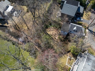 Set on approximately 0.20 acres in a desirable Larchmont - photo 6