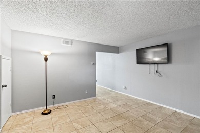 Welcome to this well maintained 2 bedroom, 1.5 bathroom condo - photo 4