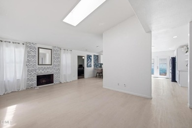 Beautifully Renovated End Unit Home in the Heart of Ventura! - photo 13