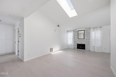 Beautifully Renovated End Unit Home in the Heart of Ventura! - photo 14